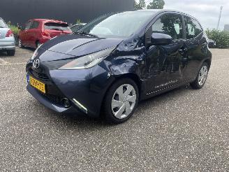 damaged passenger cars Toyota Aygo 5drs xplay 2015/2