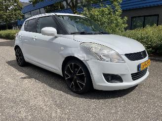 Damaged car Suzuki Swift 1.2 5drs clima 2011/5