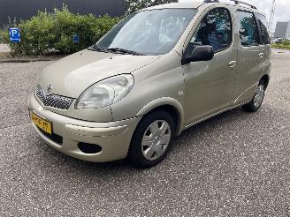 Vaurioauto  passenger cars Toyota Yaris 1.3 Aut. 2003/10