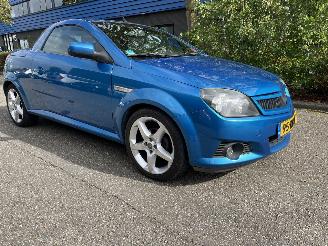 Damaged car Opel Tigra 1.8 2005/10
