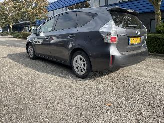 krockskadad bil auto Toyota Prius 1.8 hybrid plus 7pers 2012/10
