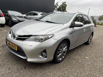uszkodzony samochody osobowe Toyota Auris 1.8 hybrid 2014/11