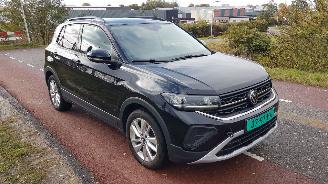 damaged passenger cars Volkswagen T-Cross LIFE  automaat 2025/7