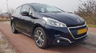 damaged passenger cars Peugeot 208 1.2 pure tech 2019/11
