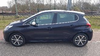 Peugeot 208 1.2 pure tech picture 2