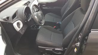 Toyota Yaris 1.5 FULL HYBRID DYNAMIC picture 28
