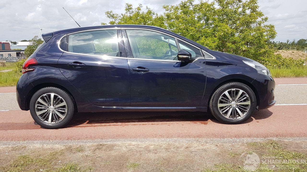 Peugeot 208 110PK  6-bak