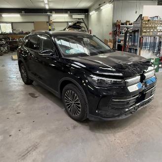 Voiture accidenté Volkswagen Tiguan Duitse auto. Scherpe prijs € 22500.- incl btw . Export prijs € 18600.- Netto 2025/10