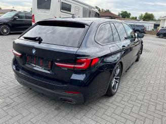 Damaged car BMW 5-serie d M Sport Touring 210KW Facelift Mild Hybrit 2021/3