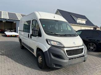 skadebil bedrijf Peugeot Boxer III 2,0HDI Premium 335 Fourgon 5Sitzer 2017/12