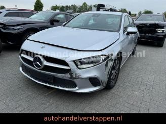 Coche accidentado Mercedes A-klasse d DAB+ Navigation 106co2 2019/11