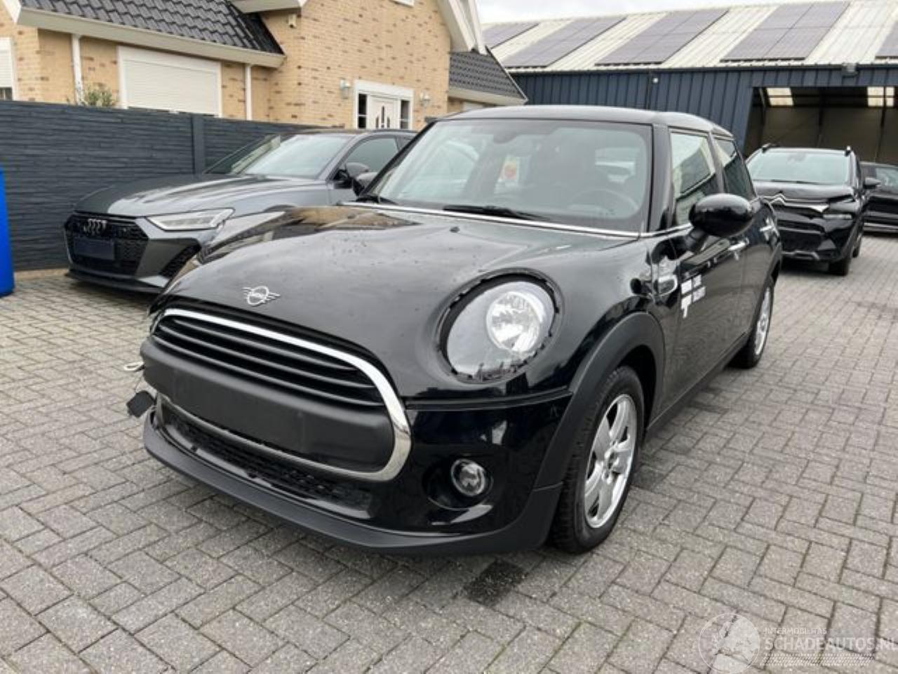 Mini One 75KW Essential Trim Navi