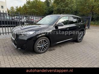 krockskadad bil auto BMW iX1 20 eDrive M Sportpaket Leder LED Navi+ 2025/3