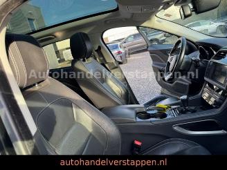 Jaguar F-Pace R-Sport D180 20D AWD picture 13