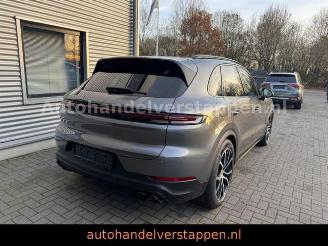 Vaurioauto  passenger cars Porsche Cayenne E-Hybrid Exclusive Design Matric ACC 2024/5