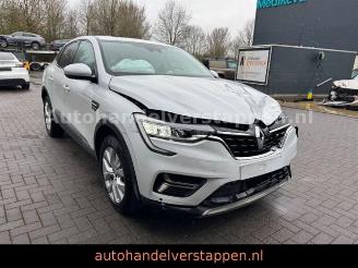 Unfallwagen Renault Arkana E-TECH 1.6L 145 TECHNO 2022/9