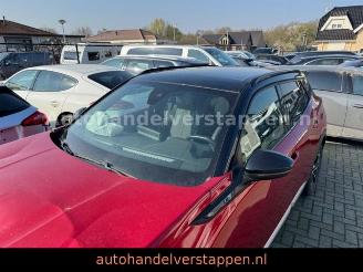 Peugeot 2008 e- - GT - 136PS Automatik Elixir Rood picture 7