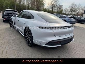 Vaurioauto  passenger cars Porsche Taycan Sport 93KWH Sport-Design-Paket 2022/8