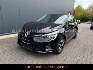 krockskadad bil auto Renault Clio V TCE 90 Evolution Facelift 2022/12