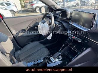 Peugeot 2008 e- - GT - 136PS Automatik Elixir Rood picture 11