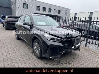 krockskadad bil auto BMW iX1 20eDrive 150KW Harman LED Premium-Paket 2024/7