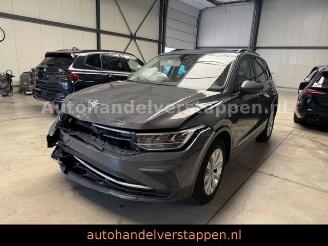 krockskadad bil auto Volkswagen Tiguan 2.0 TDI 110KW LIFE DSG Panorama 2022/7