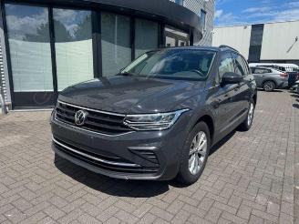 skadebil auto Volkswagen Tiguan III Life TSI 96 kW 16V TSI NAVI+ 2021/4