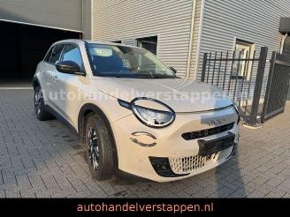 Voiture accidenté Fiat 600 Hybrid 1.2 Hybrid DCT  Automatik 2025/6