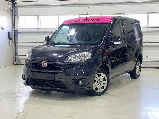 krockskadad bil bedrijf Fiat Doblo  2015/4
