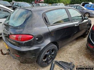 Alfa Romeo 147 147 (937), Hatchback, 2000 / 2010 1.6 Twin Spark 16V picture 3