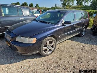 uszkodzony samochody osobowe Volvo V-70 V70 (SW), Combi, 1999 / 2008 2.5 T 20V AWD 2005/10