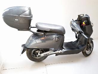 krockskadad bil auto Super Soco Fiesta 50 2024/1
