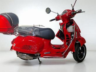 skadebil bromfiets Piaggio  GTS -VESPA 2013/6