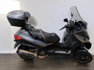 skadebil bromfiets Piaggio  MP3 2012/11