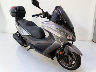 skadebil bromfiets Kymco  X TOWN 2017/9