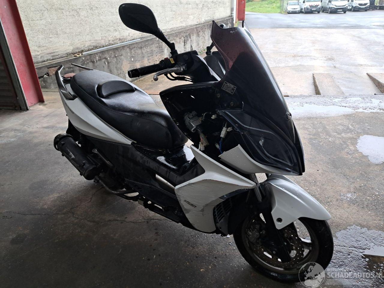 Kymco  K XCT