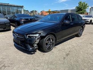 Mercedes E-klasse 300 T AMG Lin *PANO - NAVI - KAM* picture 5