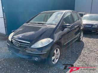 skadebil auto Mercedes A-klasse A (W169), Hatchback, 2004 / 2012 1.7 A-170 5-Drs. 2004/11