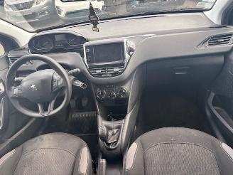 Peugeot 208  picture 5