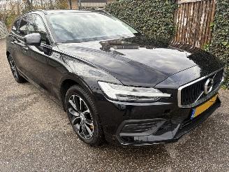 Coche accidentado Volvo V-60 2.0 V60 Momentum Advantage AUTOMAAT 174PK 2020/10