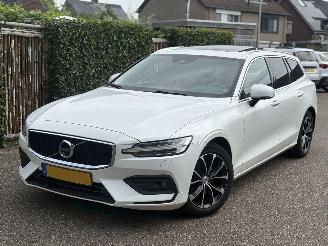 skadebil auto Volvo V-60 R-DESIGN 2.0 D MOMENTUM-LEER-PANO-AUTOMAAT-150PK-BOM VOL 2019/4