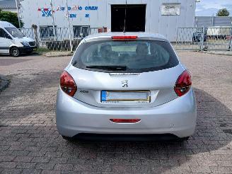Peugeot 208  picture 6