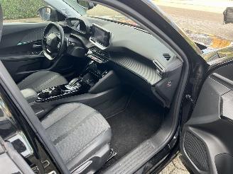 Peugeot 2008 1.2 PureTech Allure Automaat picture 20