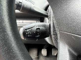 Peugeot 208 1.0 VTI BLUE LEASE picture 18
