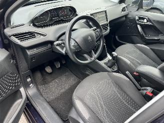 Peugeot 208 1.0 VTI BLUE LEASE picture 12