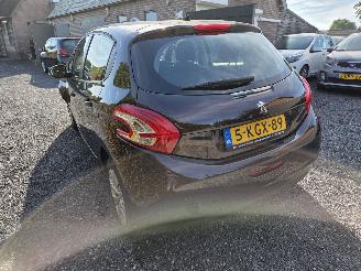 Peugeot 208  picture 4