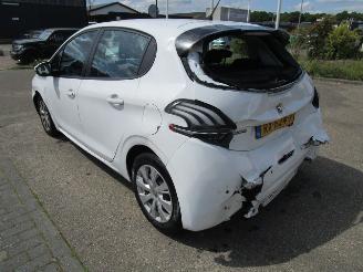 Peugeot 208 1.2 picture 6