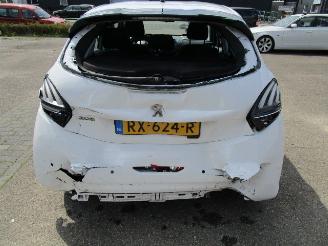 Peugeot 208 1.2 picture 7