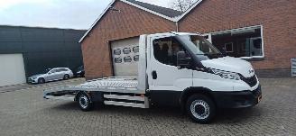 Uttjänta bilar auto Iveco Daily 3.0  180pk automaat  autotransporter 2023/9