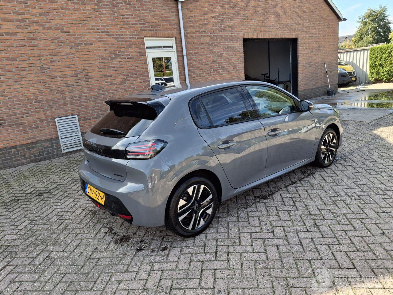 Peugeot 208 hybrid  100 dcs6 allure  80kw  navi